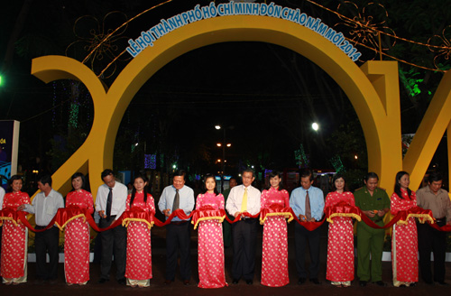 ໄຂງານບຸນຕ້ອນຮັບບຸນ ປີໃໝ່ຢູ່ນະຄອນໂຮ່ຈິມິນ